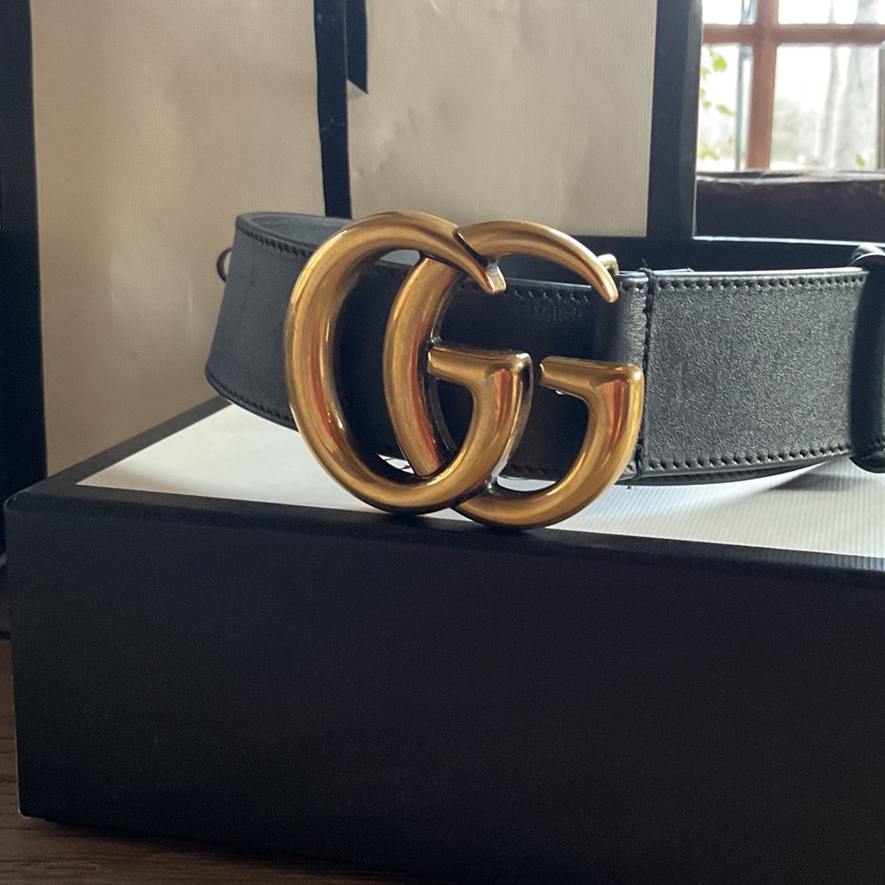 XS Gucci Black Leather Belt with Gold GG